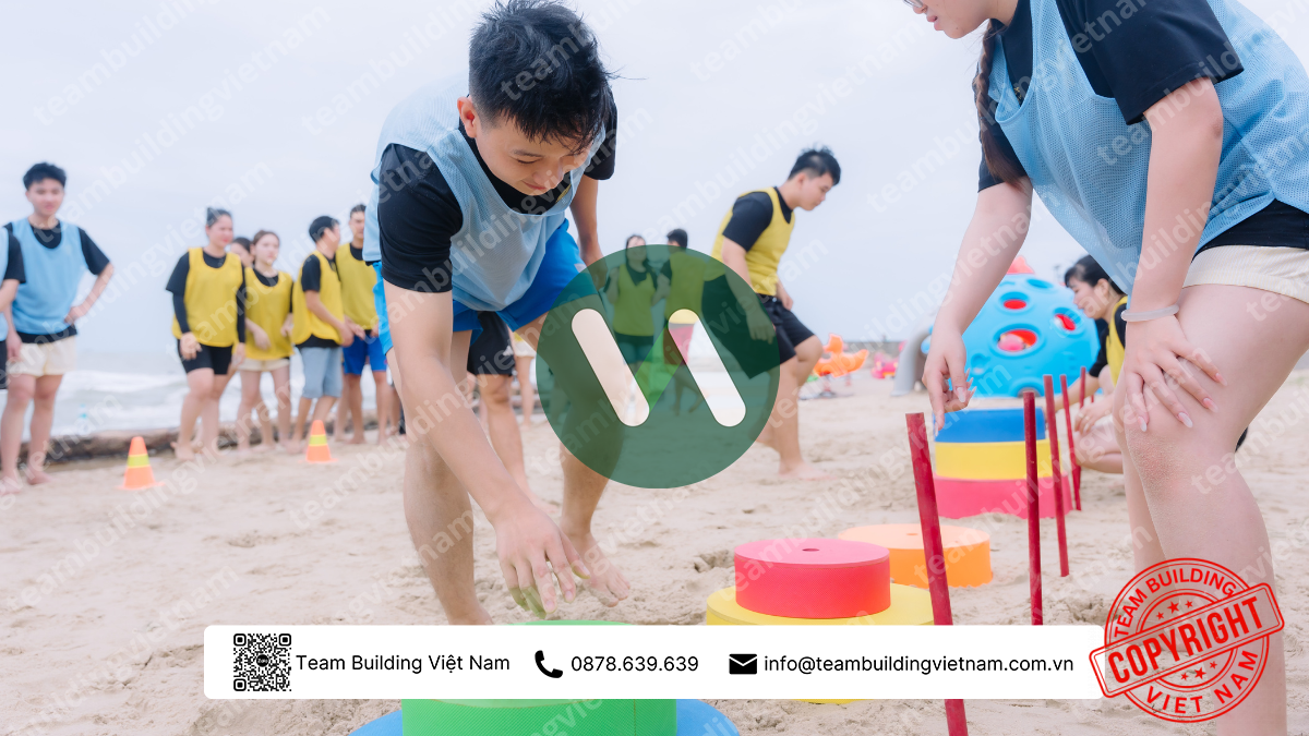 Trò chơi team building trí tuệ tháp Hà Nội phiên bản bịt mắt