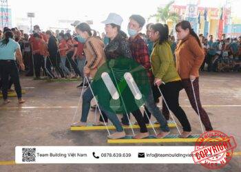 Cho thuê đôi dép khổng lồ chơi team building
