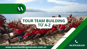 Hình ảnh một đoàn khách lớn đang tham gia tour team building trọn gói thành công, thể hiện sự đoàn kết và quy mô của chương trình.