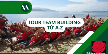 Hình ảnh một đoàn khách lớn đang tham gia tour team building trọn gói thành công, thể hiện sự đoàn kết và quy mô của chương trình.