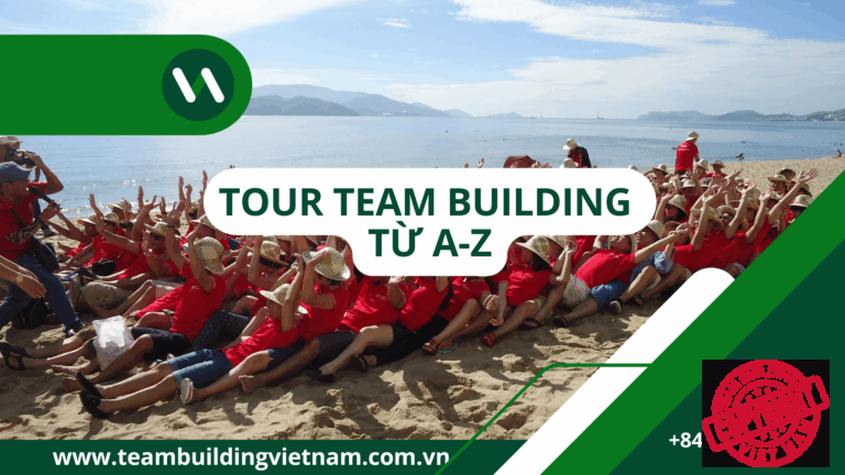 Hình ảnh một đoàn khách lớn đang tham gia tour team building trọn gói thành công, thể hiện sự đoàn kết và quy mô của chương trình.
