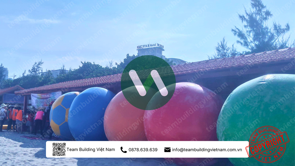 Cho thuê Bóng khổng lồ team building nhiều màu sắc trên bãi biển, bóng khổng lồ bơm hơi.