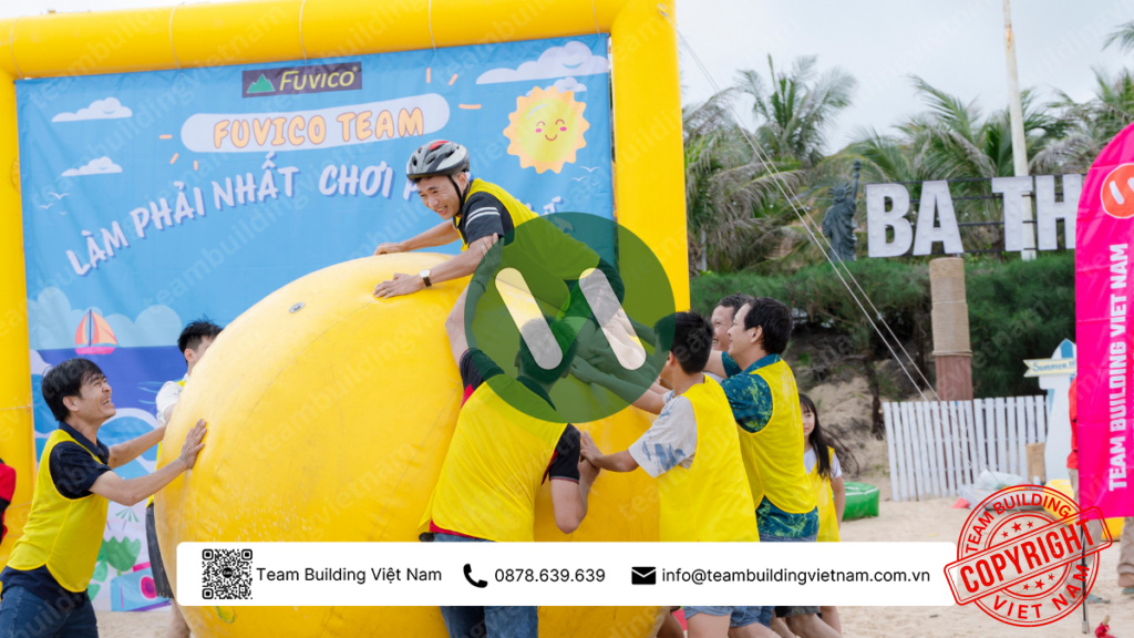 Kích thước bóng bơm hơi khổng lồ so với người thật